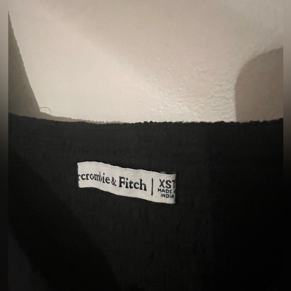 Elegant Black Puff Sleeve Dress - Picture 4 of 7